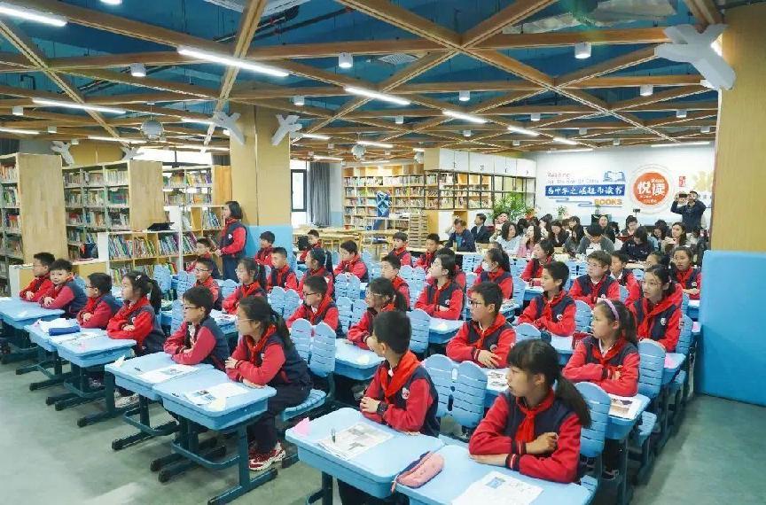 【大爱青秀·记忆德育】名师工作室跨越桥梁见时代，深耕德育显匠心_html_783b8bd.jpg