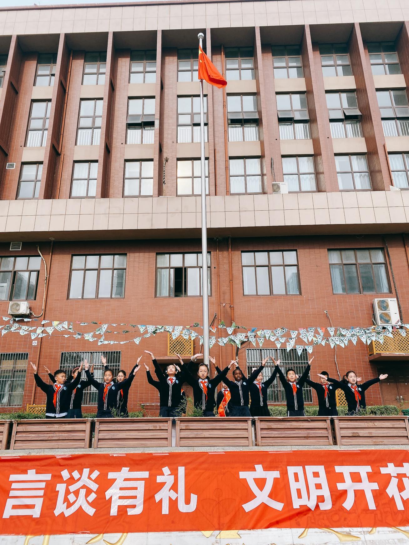 四3升旗新闻稿_html_m36830a9.jpg