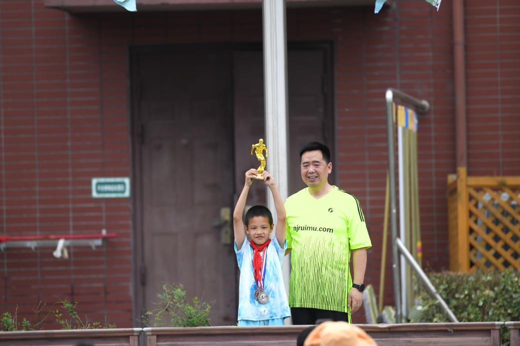 【大爱青秀】拼搏不止，逐梦未来！—南京市青秀城小学第五届“校长杯”足球班级联赛闭幕式暨颁奖仪式圆满举行(1)_html_64a99b26.jpg