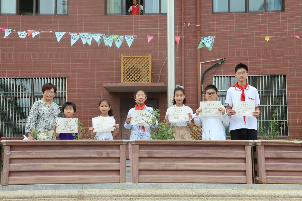【大爱青秀】拼搏不止，逐梦未来！—南京市青秀城小学第五届“校长杯”足球班级联赛闭幕式暨颁奖仪式圆满举行(1)_html_m79c3cac1.jpg