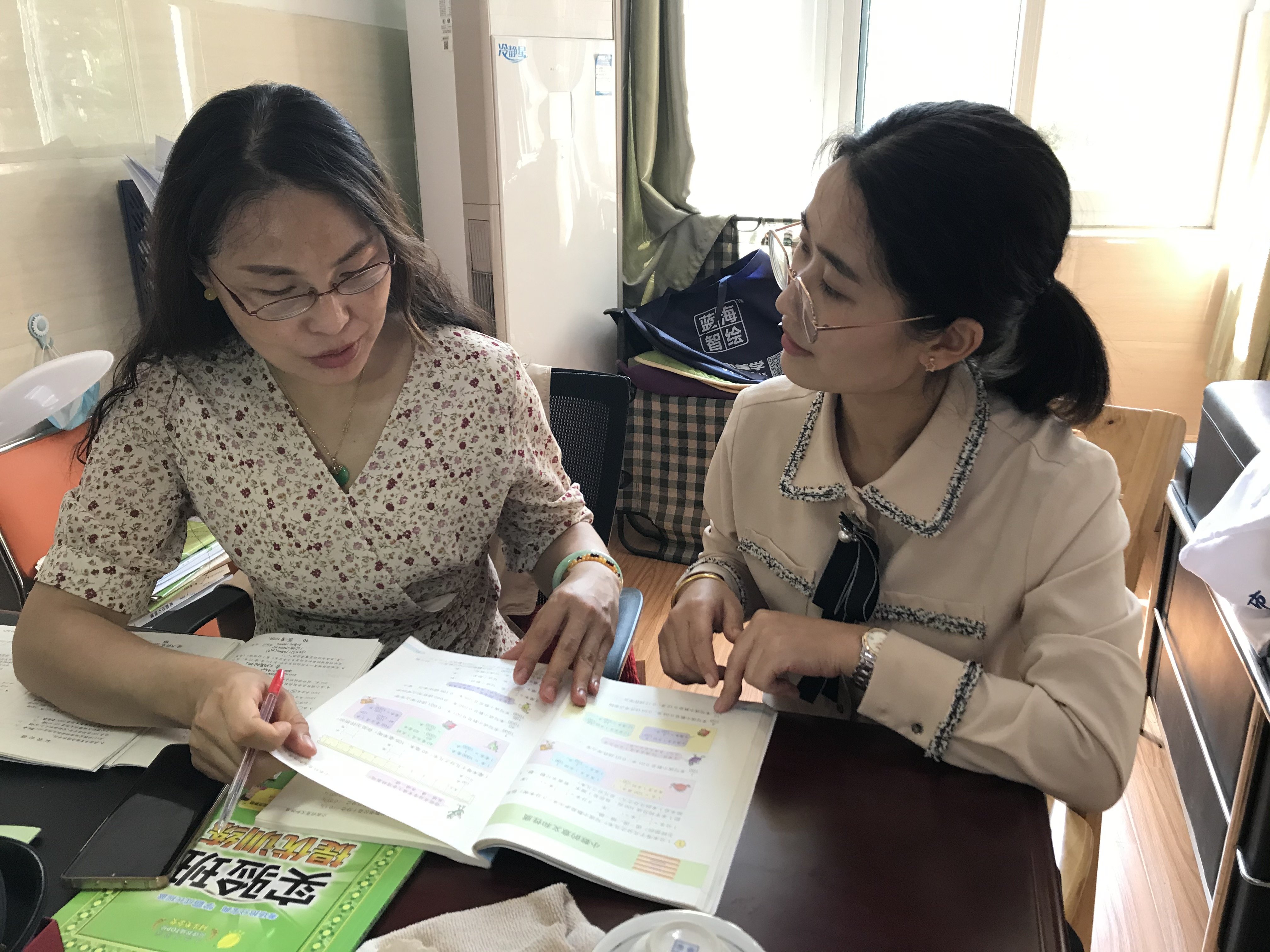 众人拾柴火焰高，凝心聚力促成长_html_m537d7309.jpg