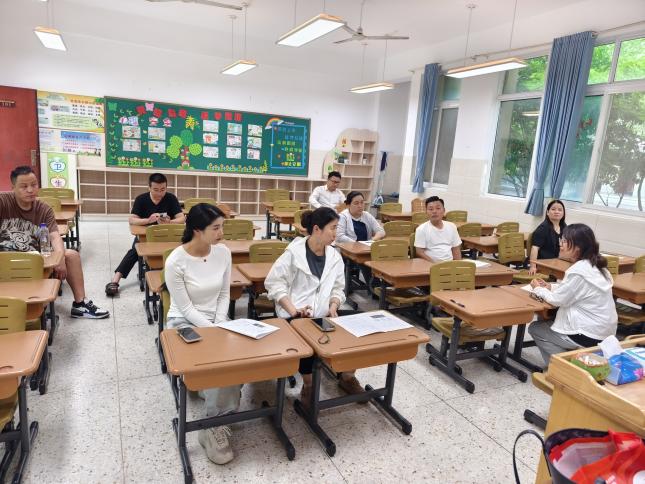【大爱青秀·记忆德育】2025.5.19朱洋梦-“慧秀”家长学校∣解锁孩子学习内驱力——记青秀城小学2024-2025学年第二学期家长开放日_html_m60c159c.jpg