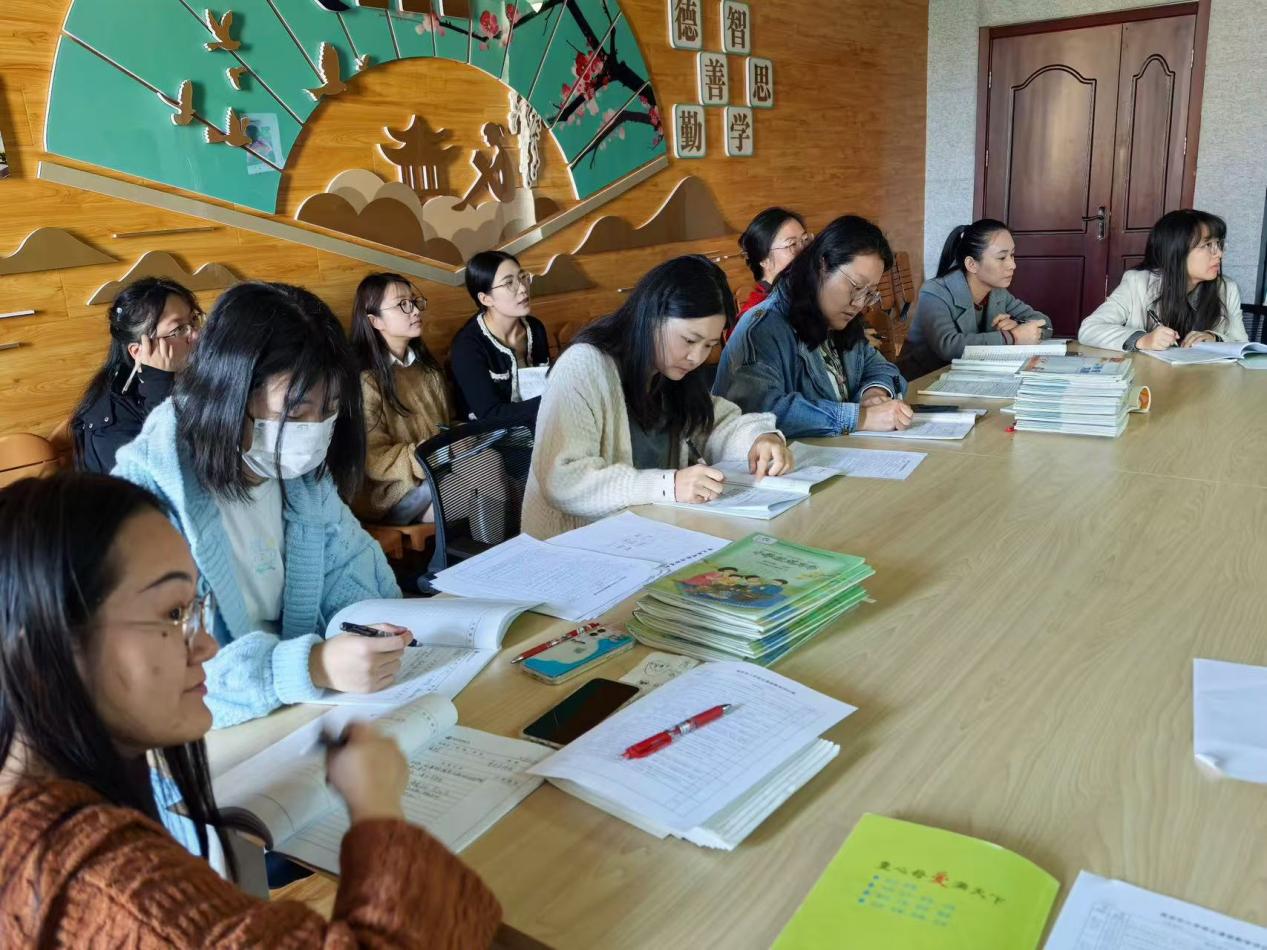 校本研修活动三_html_1580976b.jpg