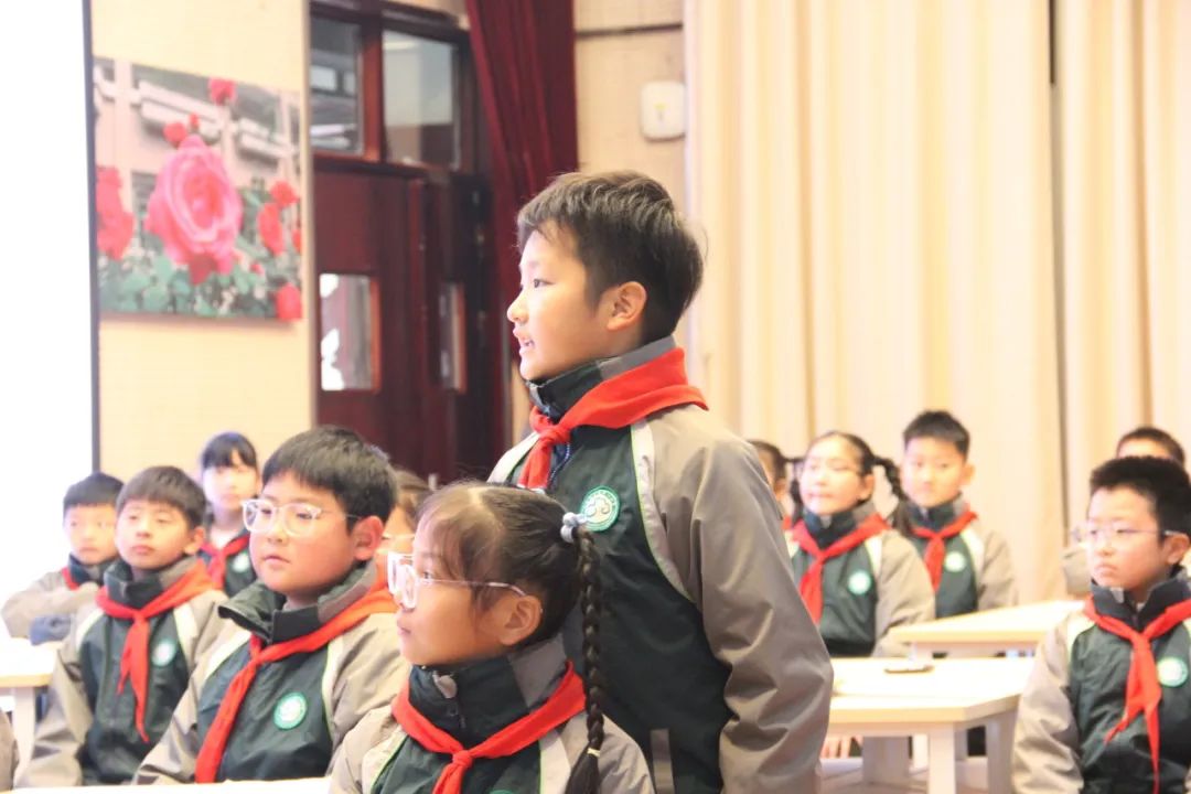 2024.12.5【大爱青秀&middot;德育】名师工作室︳聚焦导师胜任力 助推同伴润心行——栖霞区周宏亮德育名师工作室送教花港一小活动_html_142e1a95.jpg