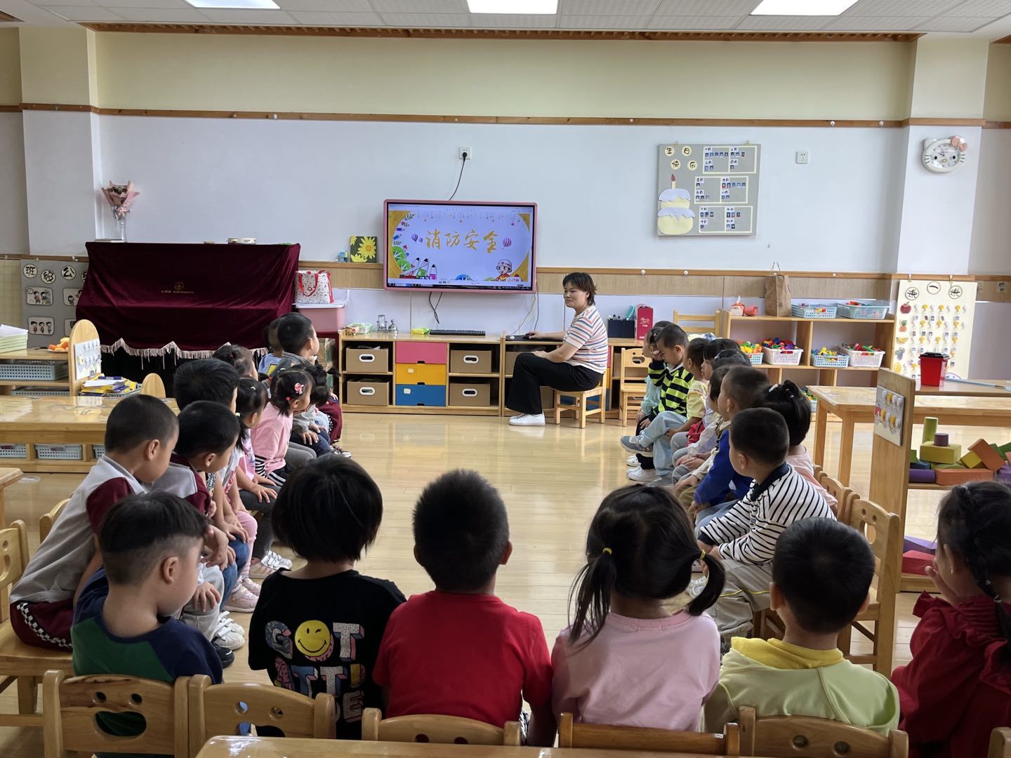 【乐活龙幼 安全第一】}火速撤离 安全“童”行 ---记龙潭幼儿园龙岸二园开展消防演练活动