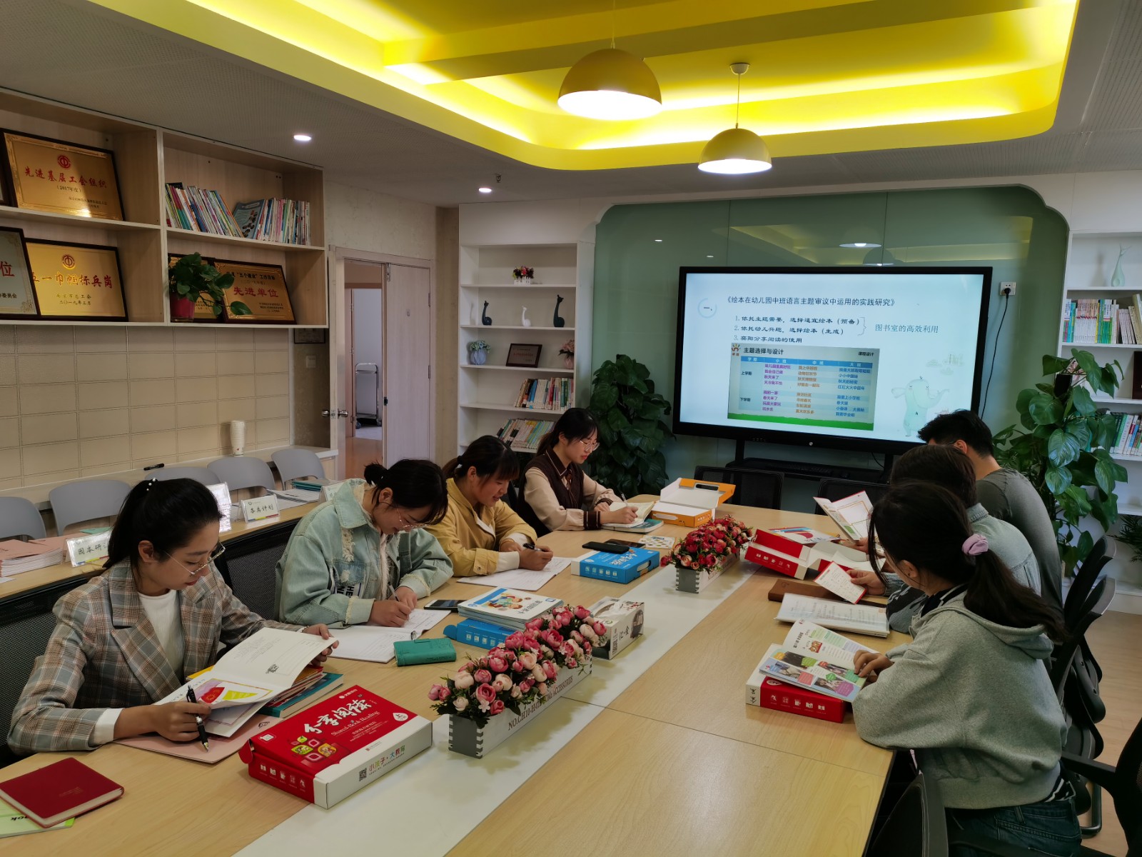 【乐活龙幼·活力教研】鉴绘本之实，获教研之真 ——记龙潭幼儿园龙岸二园课题研究暨绘本教研研讨活动