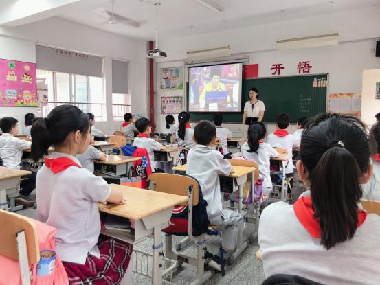 法治护佑未成年人健康成长_html_m109f10a7.jpg
