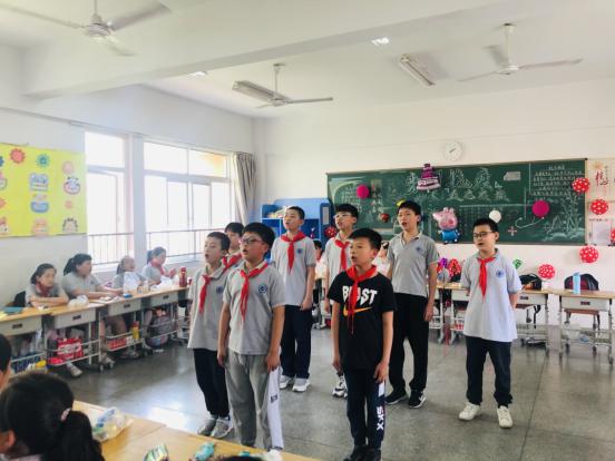 在六月的阳光下快乐起航——记南湾营小学庆六一活动_html_m6e4587e1.jpg