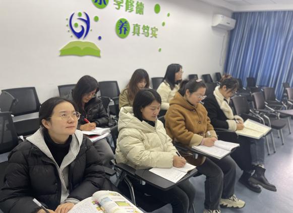 20240318南湾营小学英语组报道——记栖霞区小学英语教研员陈红老师课堂教学指导_html_m7b73a134.jpg