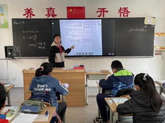 20210325邱仁六年级循环听课报道_html_95b0213.jpg