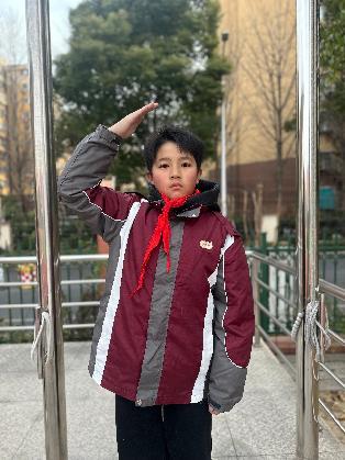 20250217六（2）升旗仪式报道_html_27980fc8.jpg