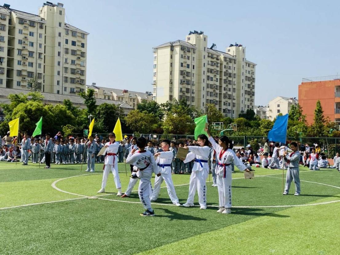 悦动童心，乐享童年2021南湾营小学春季运动会新闻稿_html_7db7cf8e.jpg