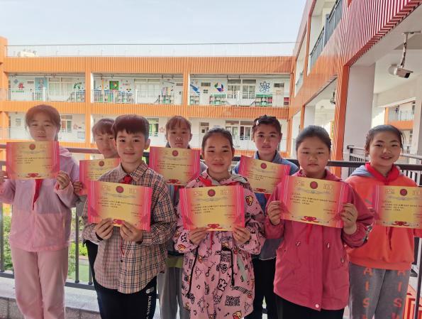 20210509英语组母亲节主题活动（王璐写）_html_7341939b.jpg
