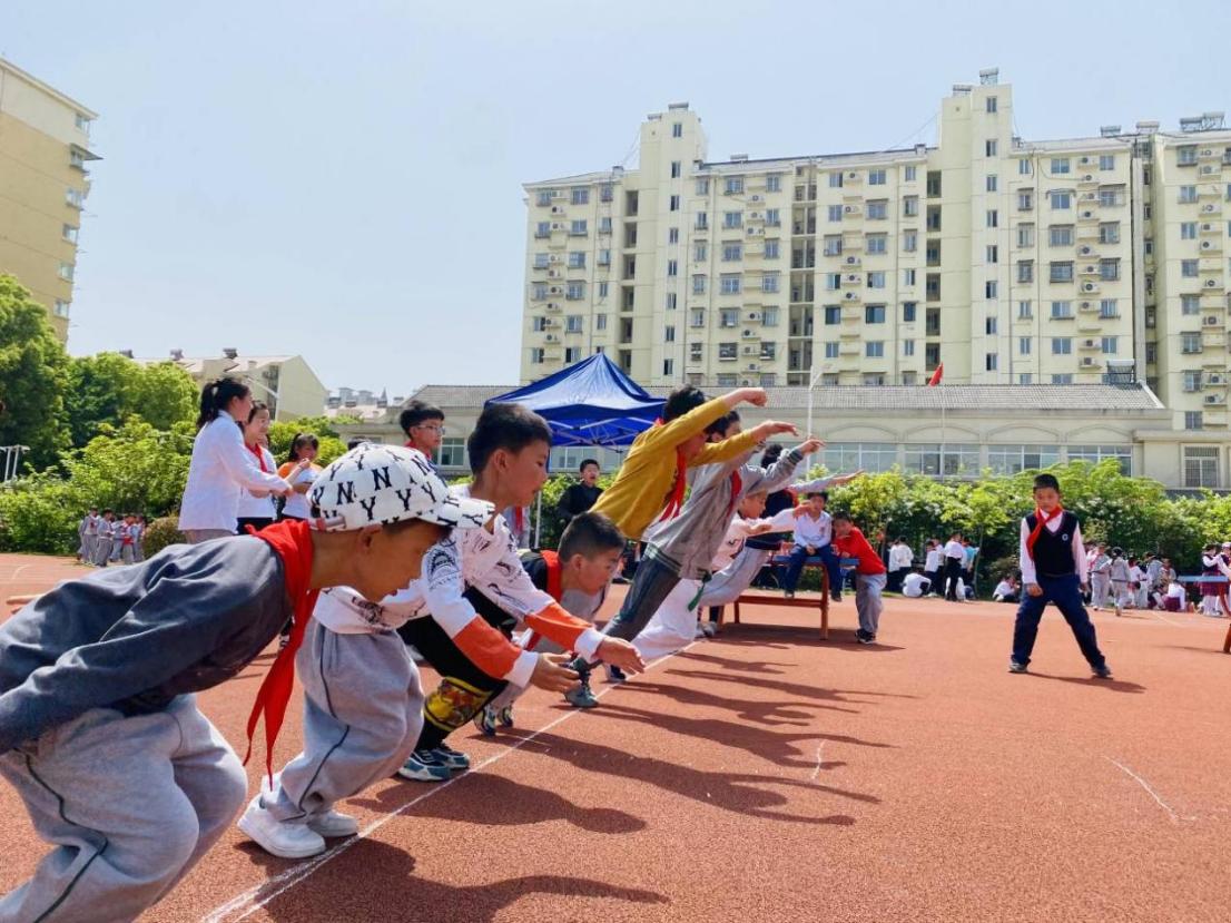 悦动童心，乐享童年2021南湾营小学春季运动会新闻稿_html_7f15dbf2.jpg