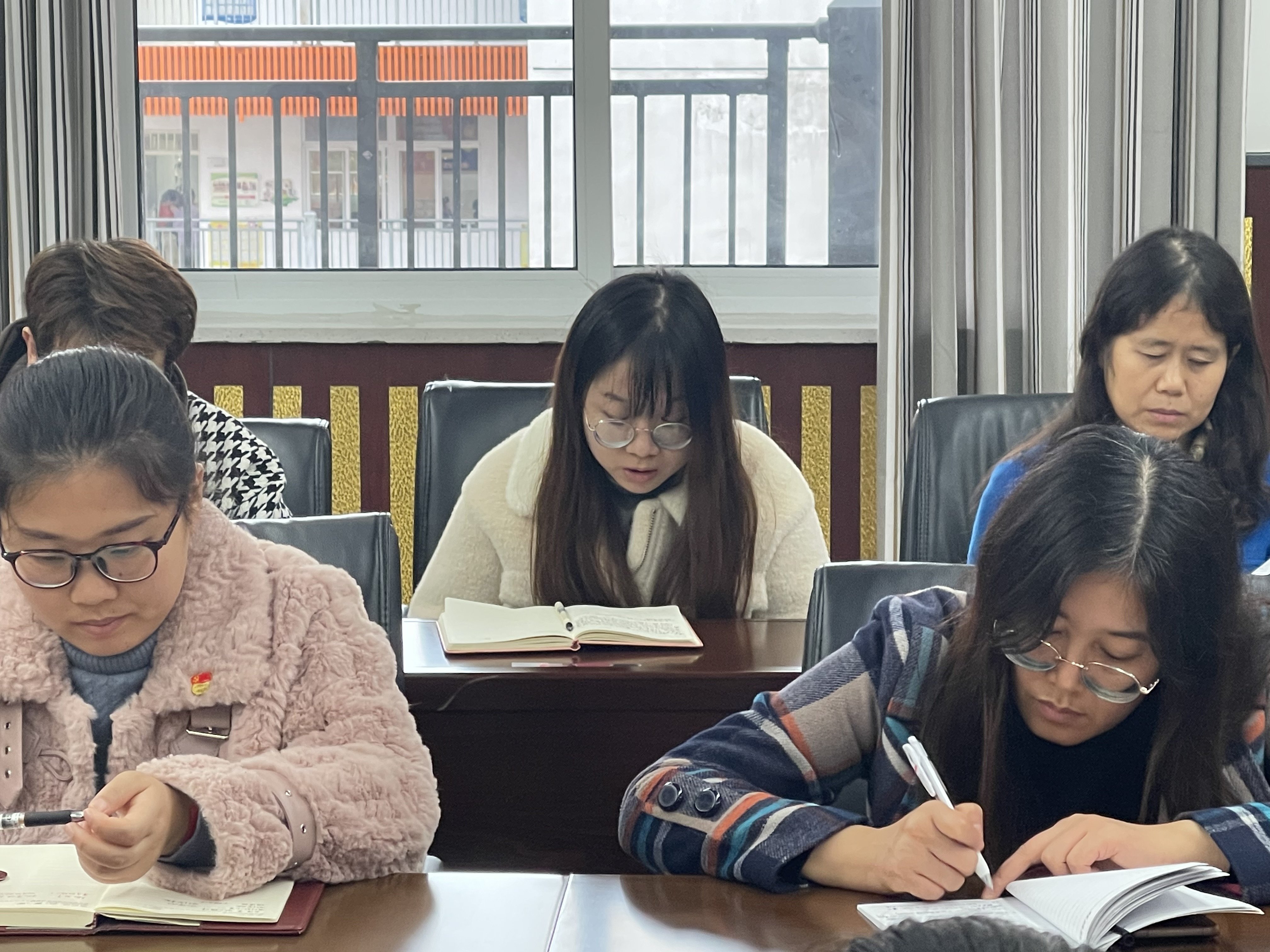 20221123南湾营小学全体党员教师会议通讯稿_html_6bc23027.jpg