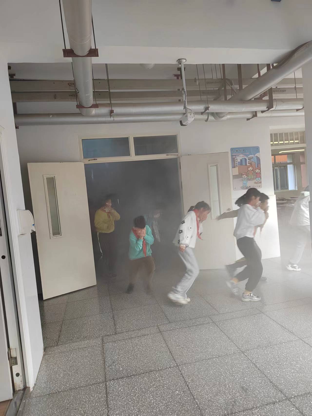 消防演练报道 11.9_html_m3dba7e80.jpg