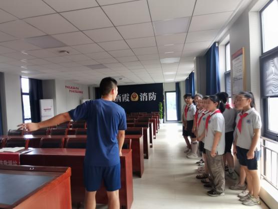 20230819走进消防站 致敬“火焰蓝  ——南湾营小学”红领巾假日小队“暑期活动（4）_html_72f229f2.jpg