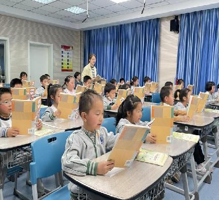 20250326语文童学课堂报道_html_m5f56c10d.jpg