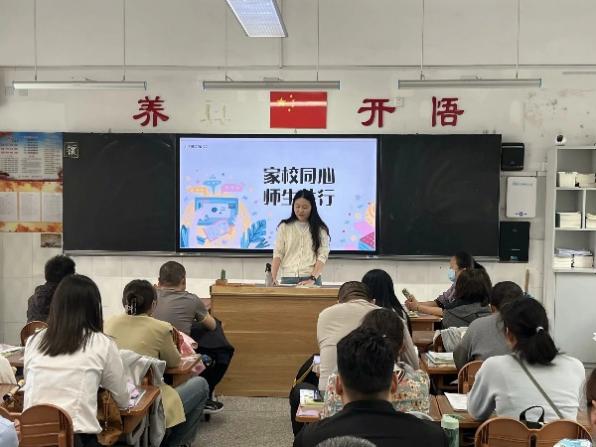 20240425四年级家长开放日报道_html_7cdf340.jpg