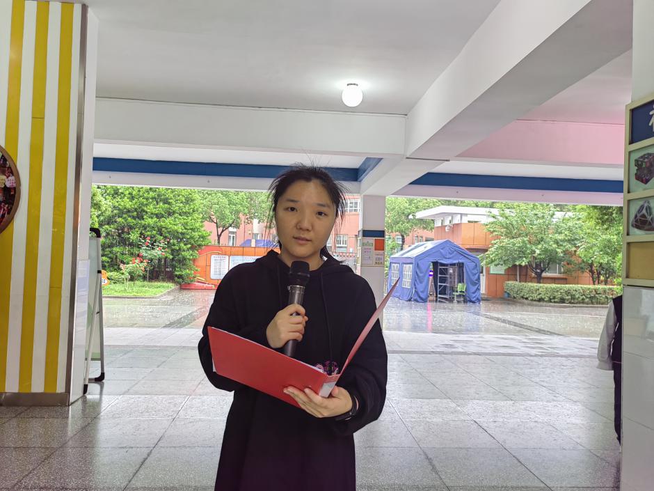 劳动最光荣，劳动我最美——南湾营小学“劳动节”主题升旗仪式_html_61159e45.jpg