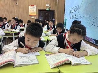 20250429张青童学课堂新闻报道_html_7415cf72.jpg