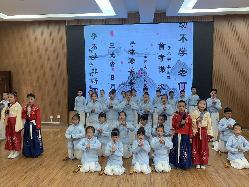 品汉字文化 演汉字之美_html_60be15ef.jpg