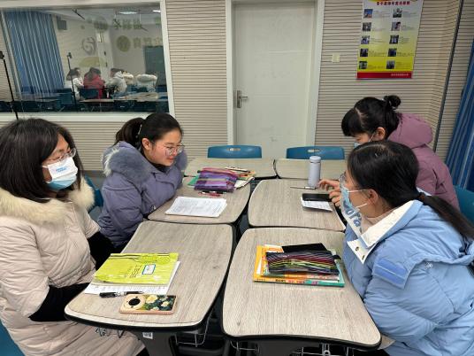 20231219语文组校本教研报道_html_5b71c225.jpg