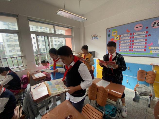 20231013南湾营小学英语组童学课堂报道_html_m36be23e8.jpg