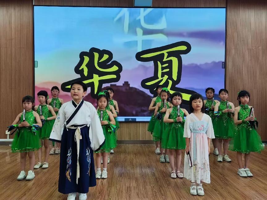 “妙语解字”萌娃开讲故事会”—南湾营小学第七届汉字文化节系列活动(11)报道曹文殊写_html_m4256aa88.jpg