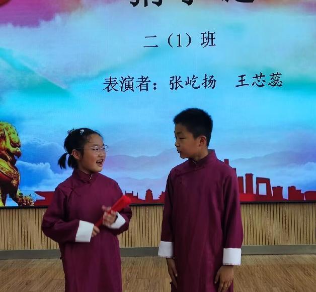 “妙语解字”萌娃开讲故事会”—南湾营小学第七届汉字文化节系列活动(11)报道曹文殊写_html_m49cff632.jpg