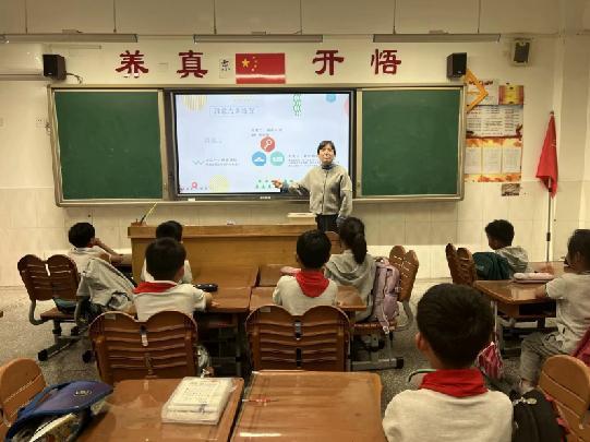 20250523心理周（李璇写）_html_4a8ca603.jpg