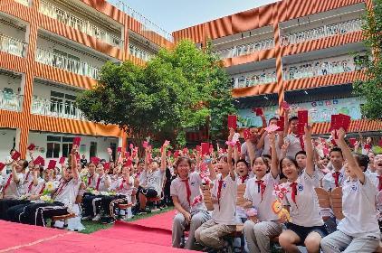 20240620六年级毕业通讯稿_html_m57d3142c.jpg