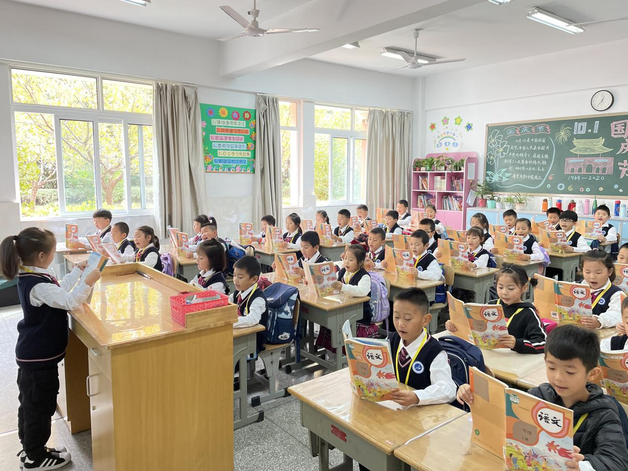 美文诵读，乐趣洋溢_html_207ca683.jpg