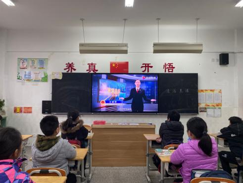 青春正步走    法治伴我行_html_m381ef2e9.jpg