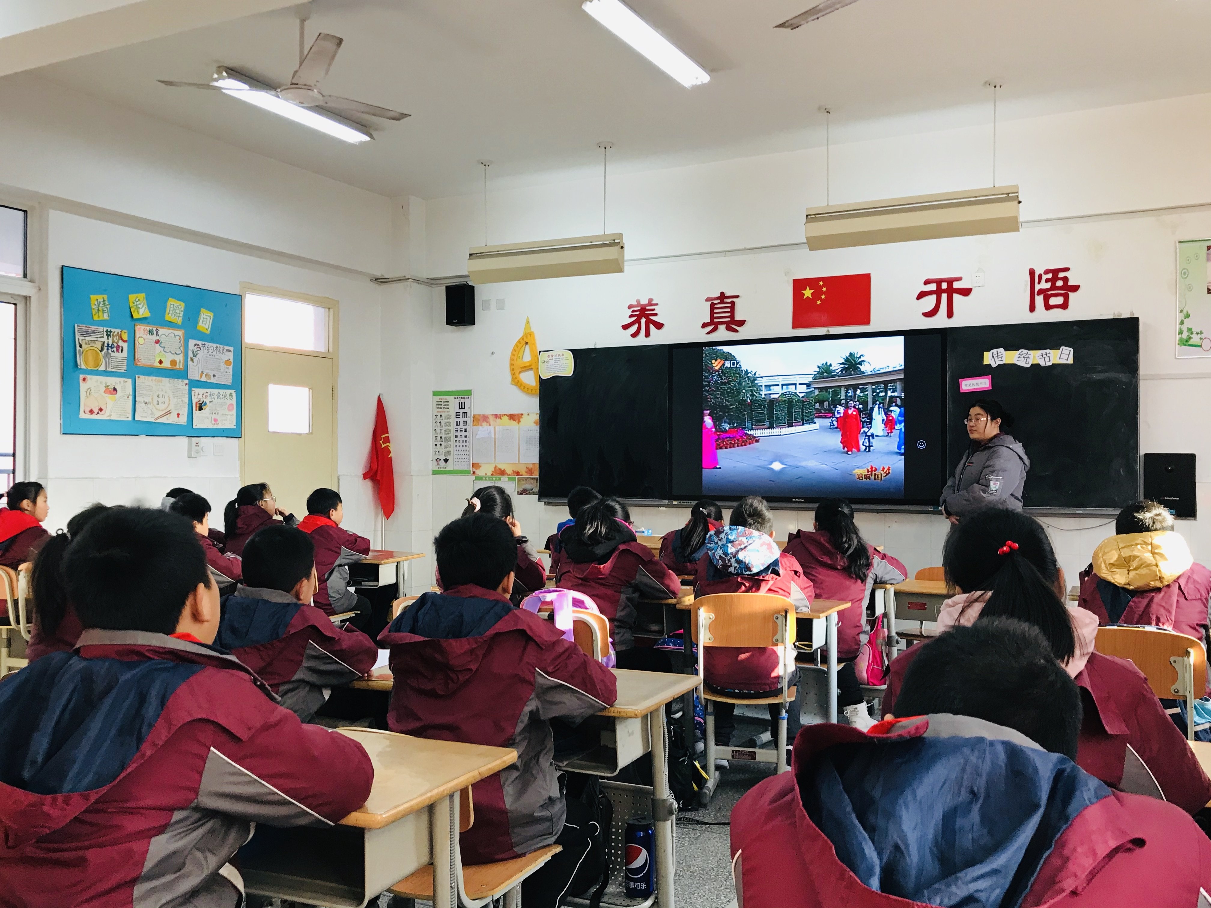 刘欣蕊童学课堂新闻稿_html_m49275a74.jpg