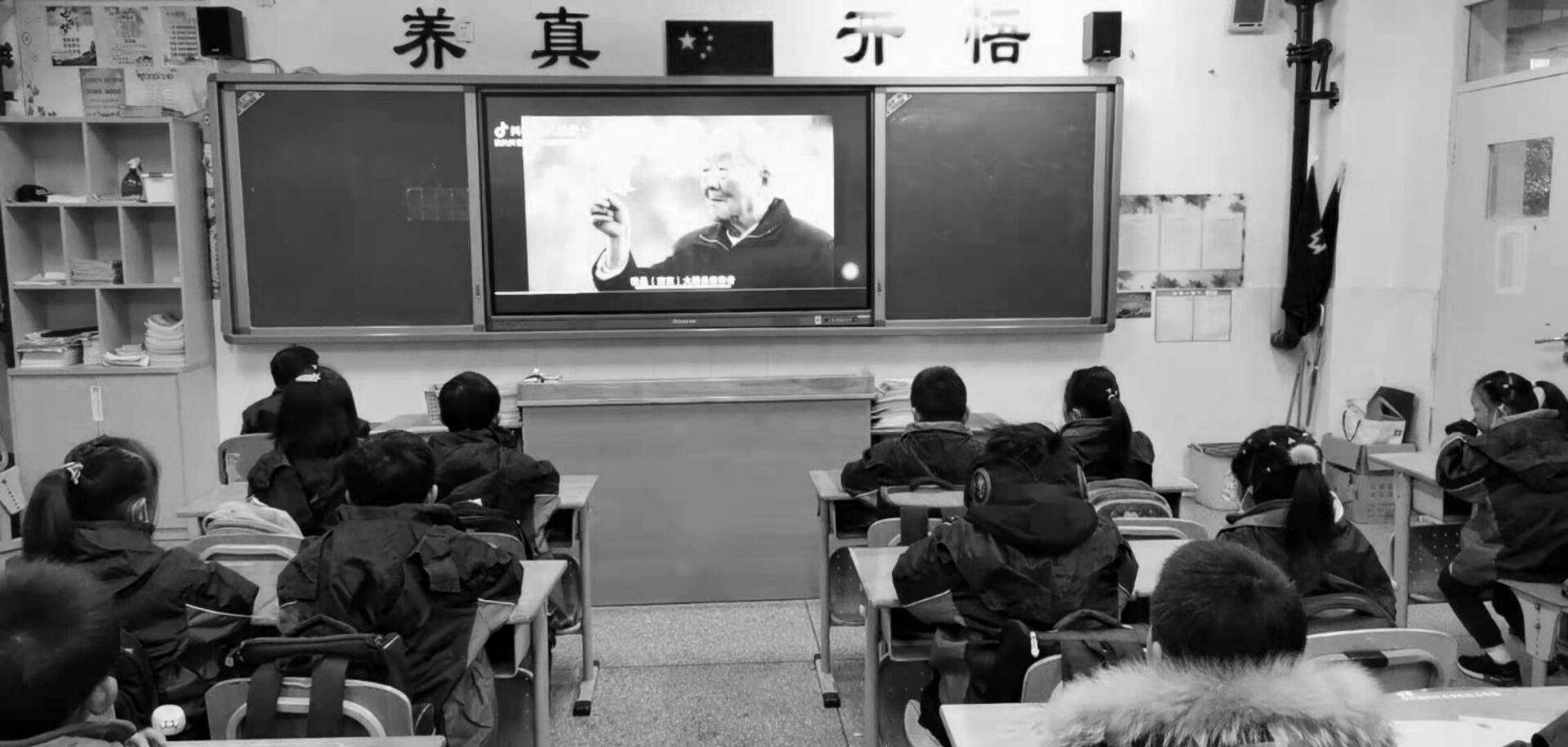 国家公祭日通讯报道_html_56841cd9.jpg