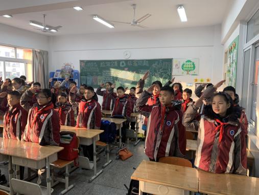 升旗仪式新闻稿_html_4795c27.jpg