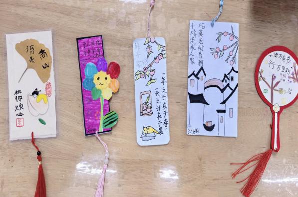 一二年级书签制作主题报道_html_5fe47184.jpg