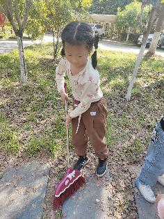 20230310班会大扫除报道_html_m2747c498.jpg