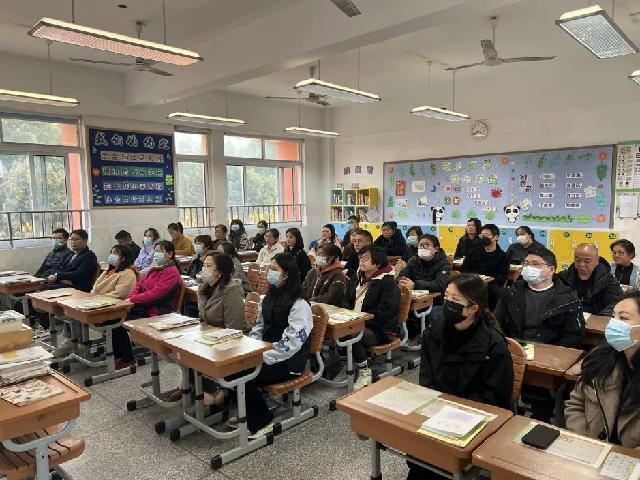 20231128家长会_html_6f209e52.jpg