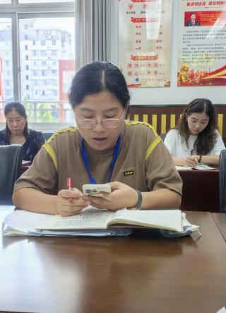 20250916语文组校本研修报道_html_m599bf1b2.jpg