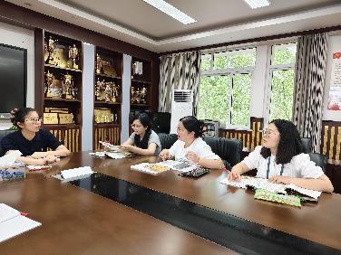 20250902语文组校本研修报道_html_m7bd8a306.jpg