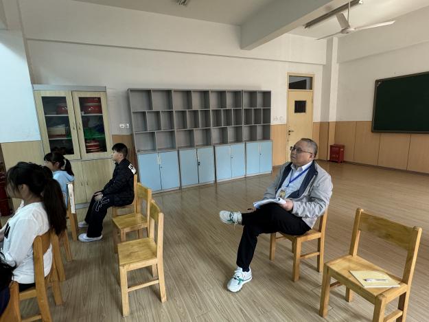 20241008督学进校园 督导促提升——记南湾营小学10月专项督导新闻稿_html_41209cf5.jpg