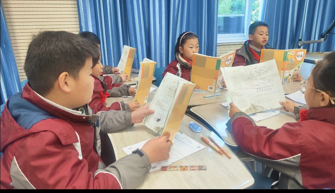 20241126语文组童学课堂报道_html_m1185ed4.jpg