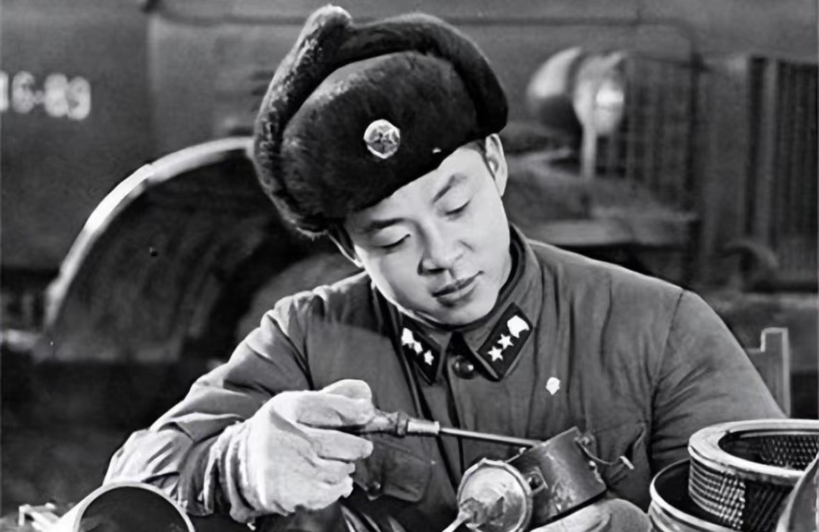 【绿色华中】传承雷锋精神 争做时代先锋——南京外国语学校仙林分校华侨城中学学雷锋主题系列活动