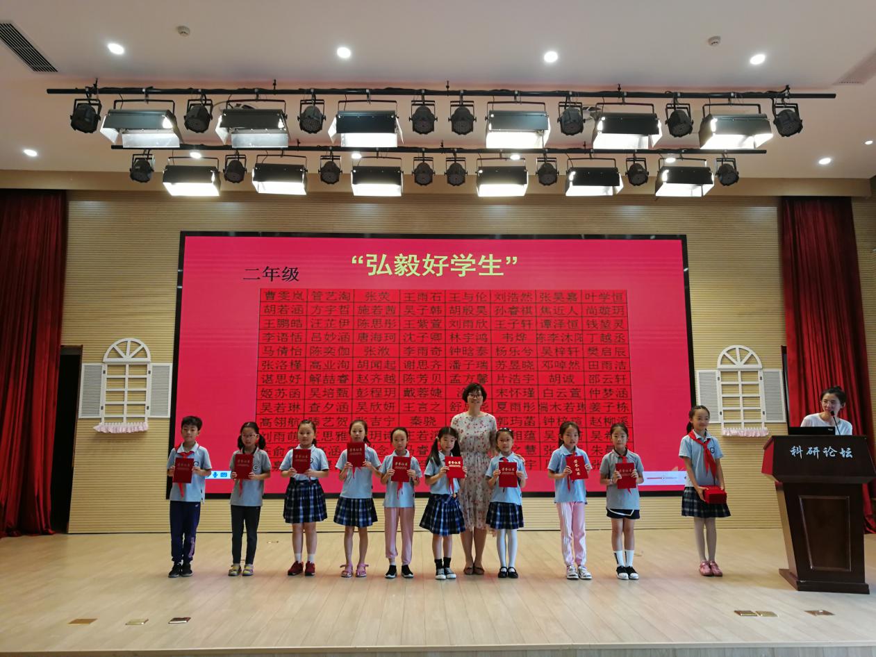 ”弘毅好学生”新闻稿_html_109a1559.jpg