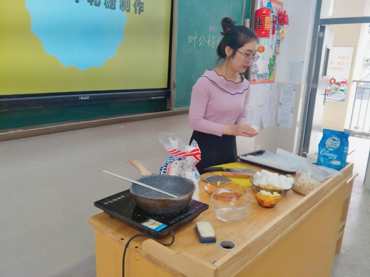 家校共育之“牛轧糖的制作”（52）_html_6ee47299.jpg