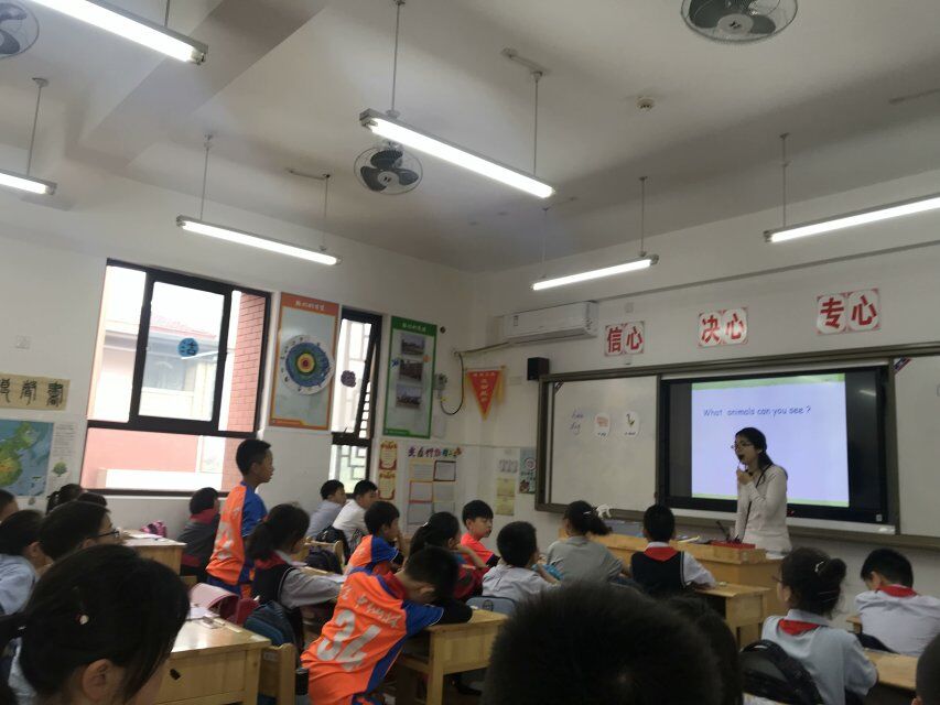 第二届“弘毅杯”新教师课堂教学竞赛之英语学科_html_7e26718f.jpg