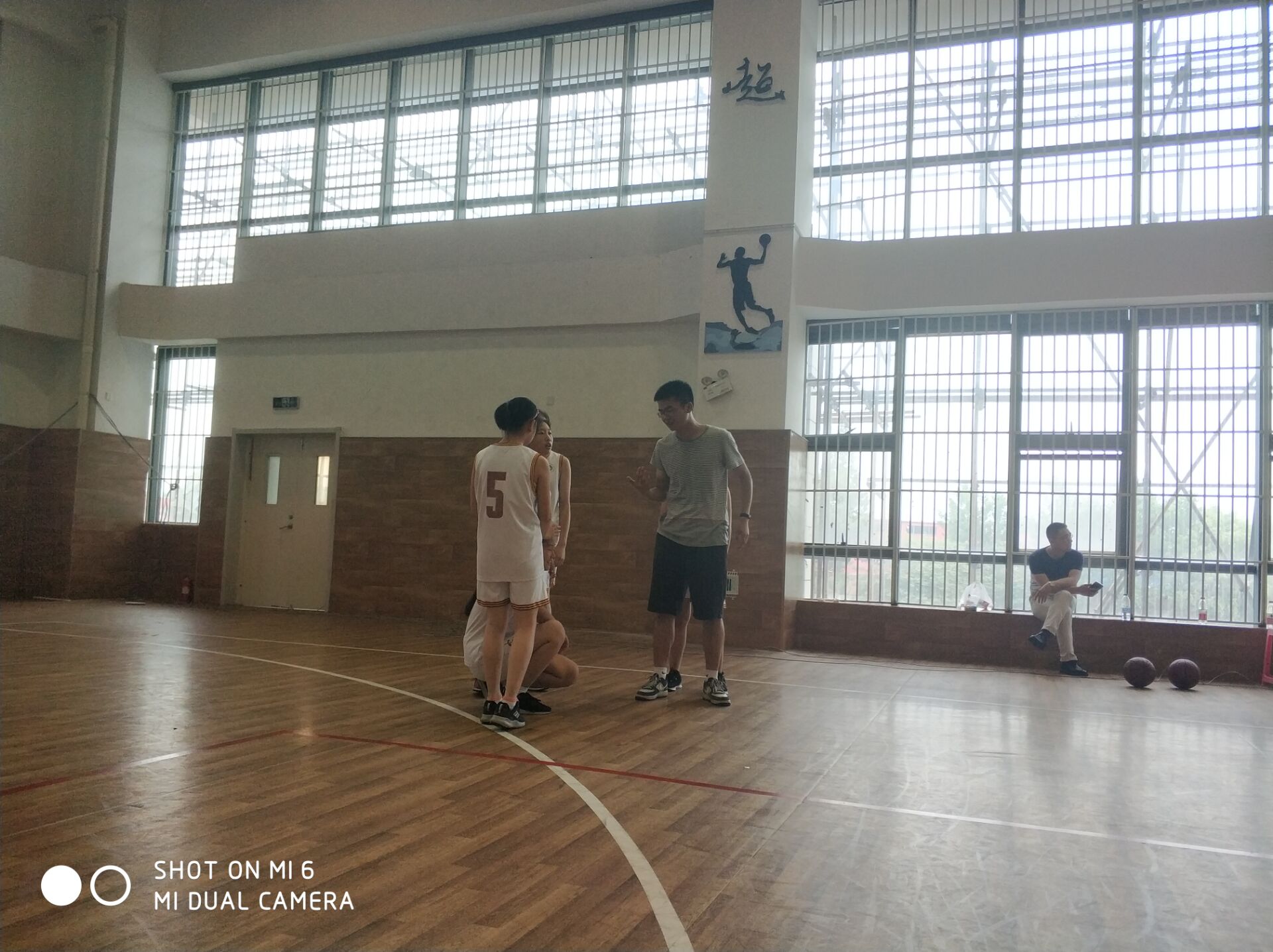喜报 我校勇夺栖霞区阳光体育节篮球比赛小学女子组冠军_html_m2bbb5b47.jpg