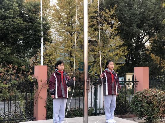 勿忘国耻，珍爱和平第15周升旗仪式报道_html_1065e58f.jpg